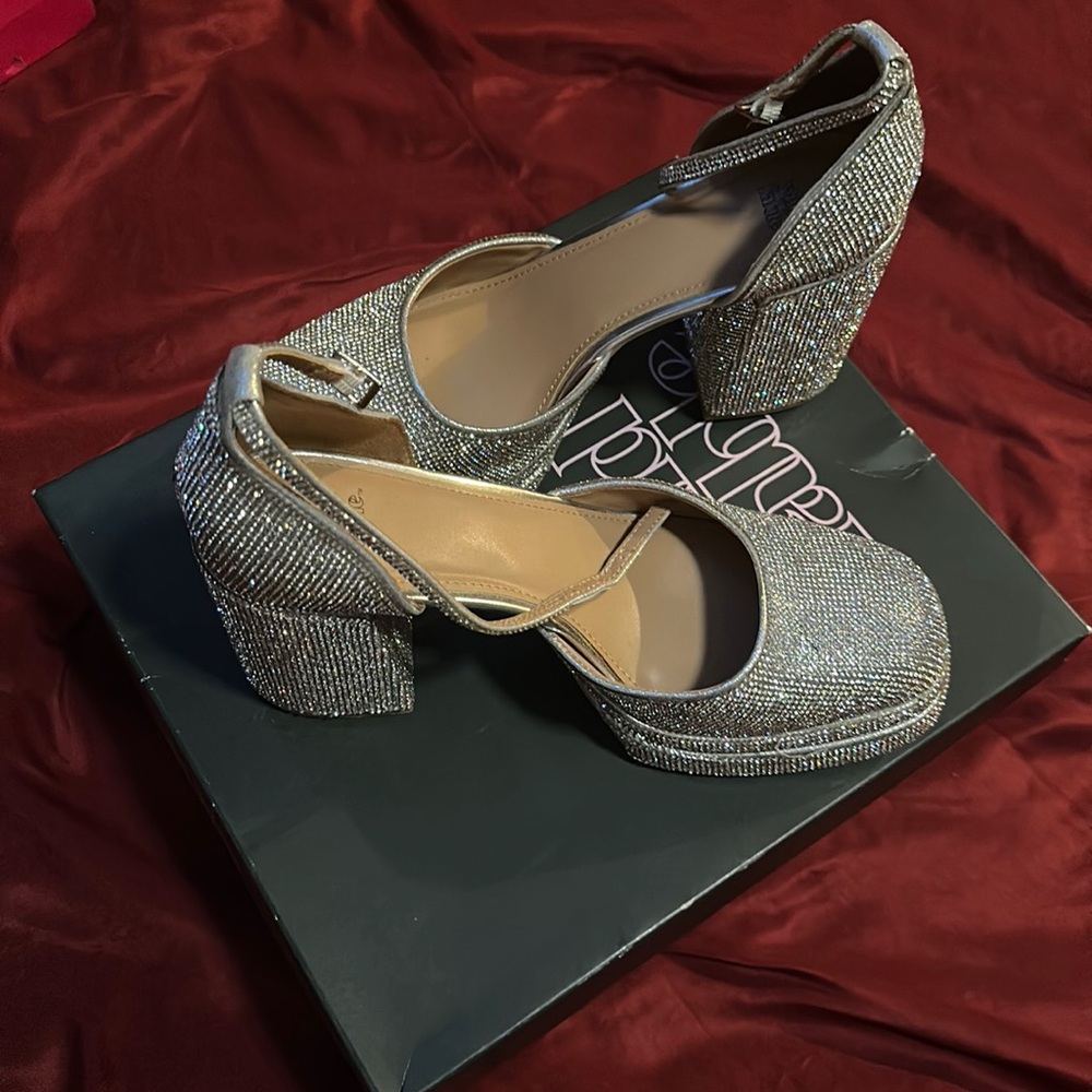 Size 8.5 Only Worn once Bianca Heels.
